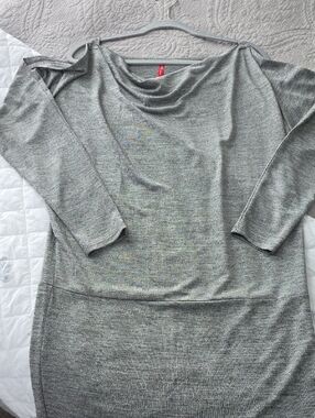 Ruby Ribbon Gray Knit Top with Subtle Sheen